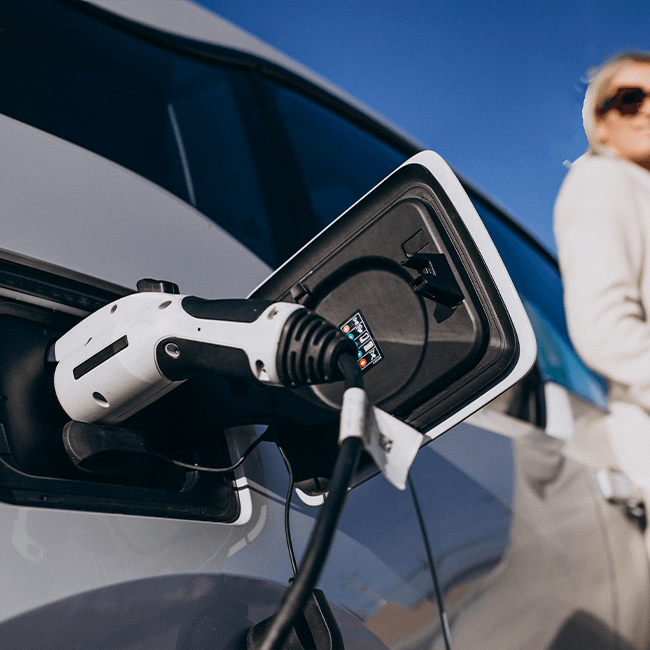 Integração de Veículos Elétricos e Energia Solar: Sinergias para Mobilidade Sustentável